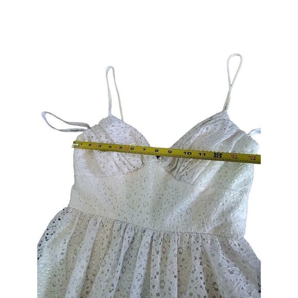 Morgan and Co mini lace dress - Picture 2 of 5